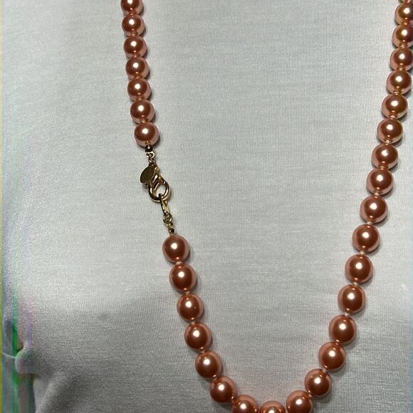 Joan Rivers faux peach pearls - Picture 4 of 4